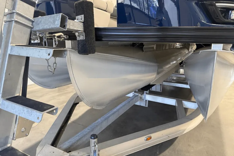 Slide: The Image of Harris 230 GRAND MARINER 2023 - 33