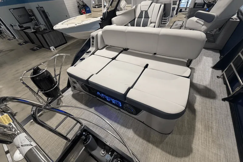 Slide: The Image of Harris 230 GRAND MARINER 2023 - 8