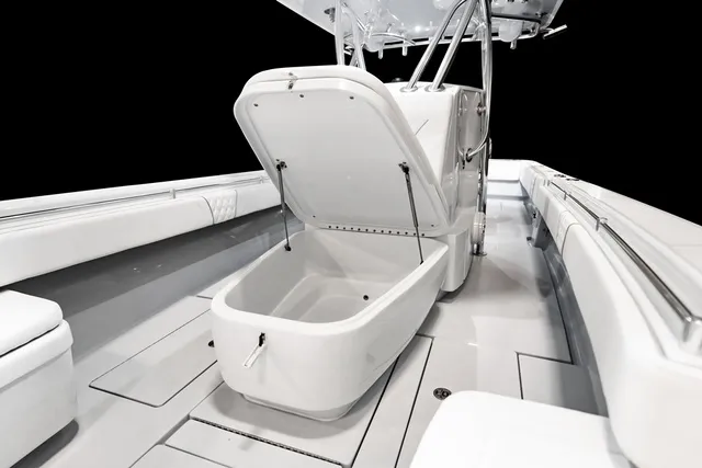 Slide: The Image of Contender 35ST CUSTOM BUILD 35' 2026 - 17