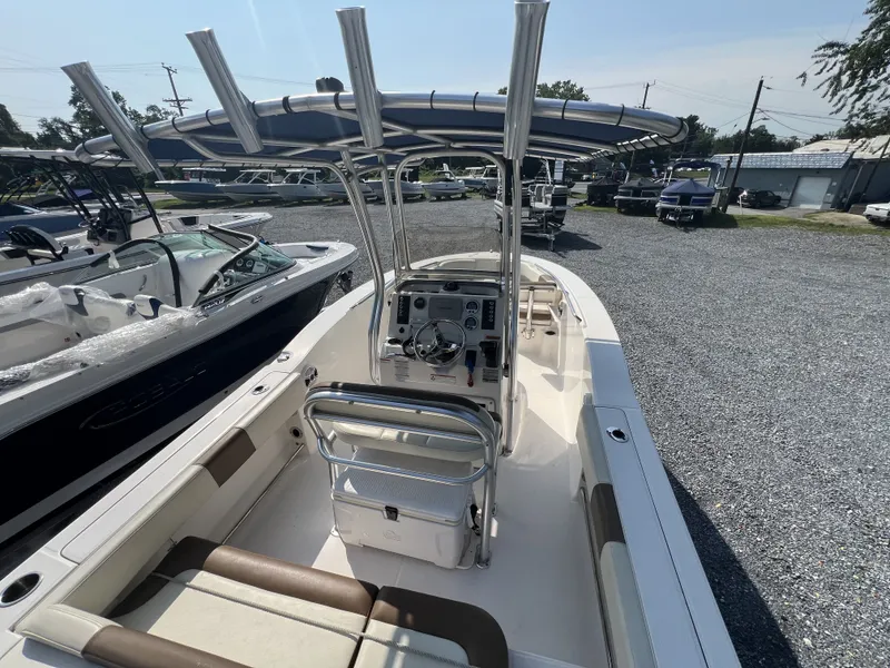 Slide: The Image of Robalo R200ES 2017 - 9