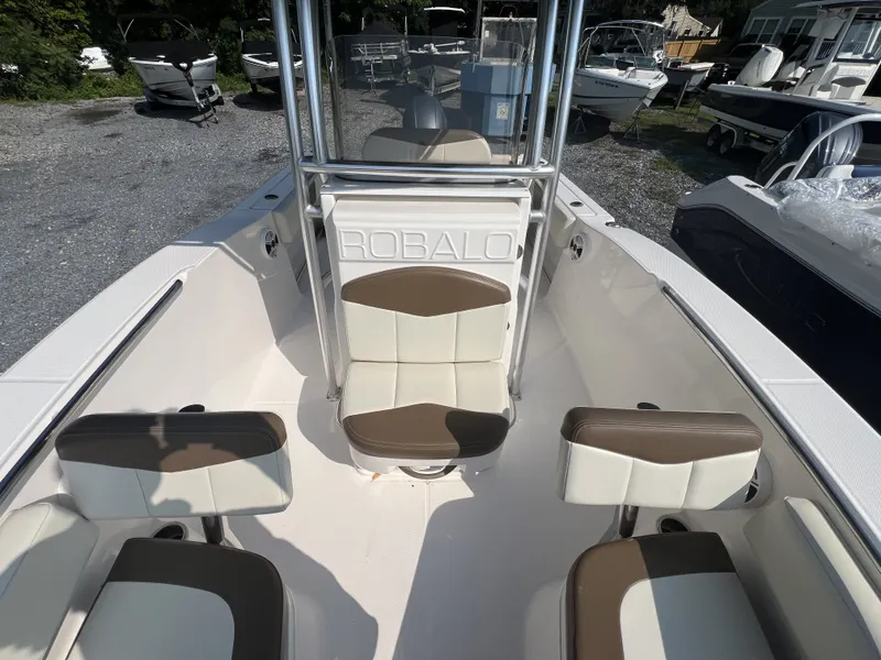 Slide: The Image of Robalo R200ES 2017 - 4