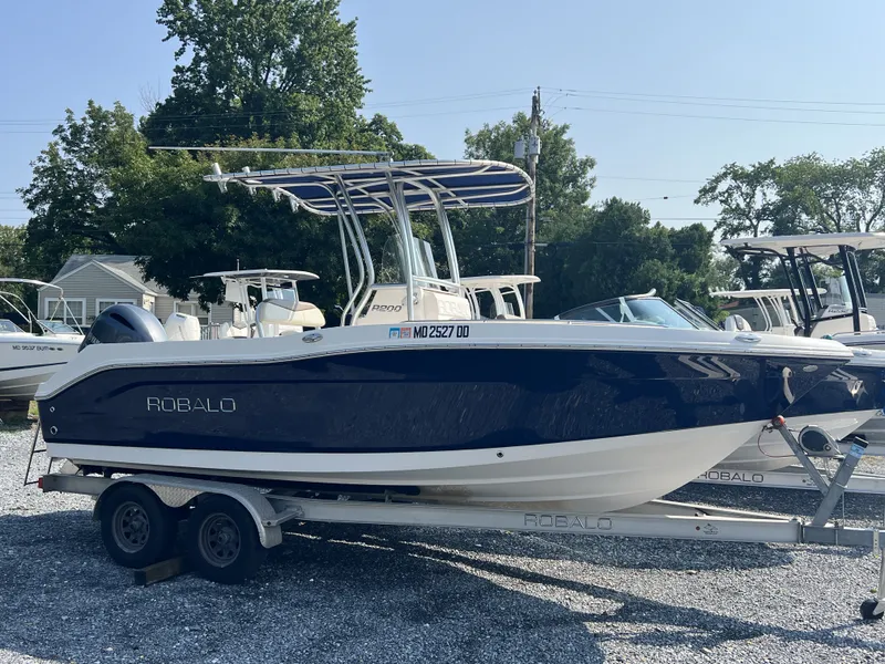 The Image of Robalo R200ES 2017 - 0