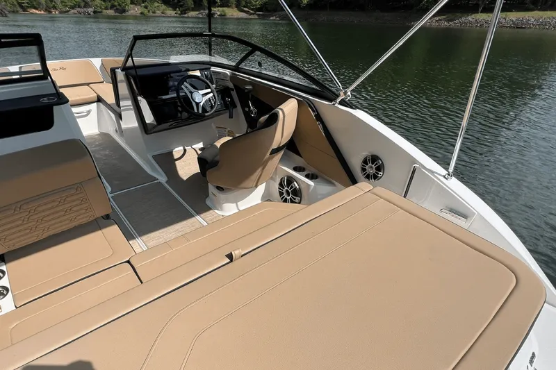 Slide: The Image of Sea Ray SPX 190 2025 - 10