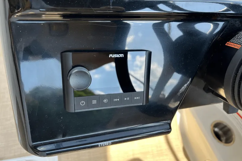 Slide: The Image of Sea Ray SPX 190 2025 - 13