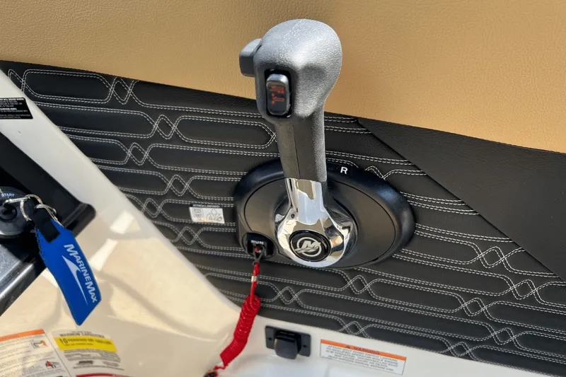 Slide: The Image of Sea Ray SPX 190 2025 - 14