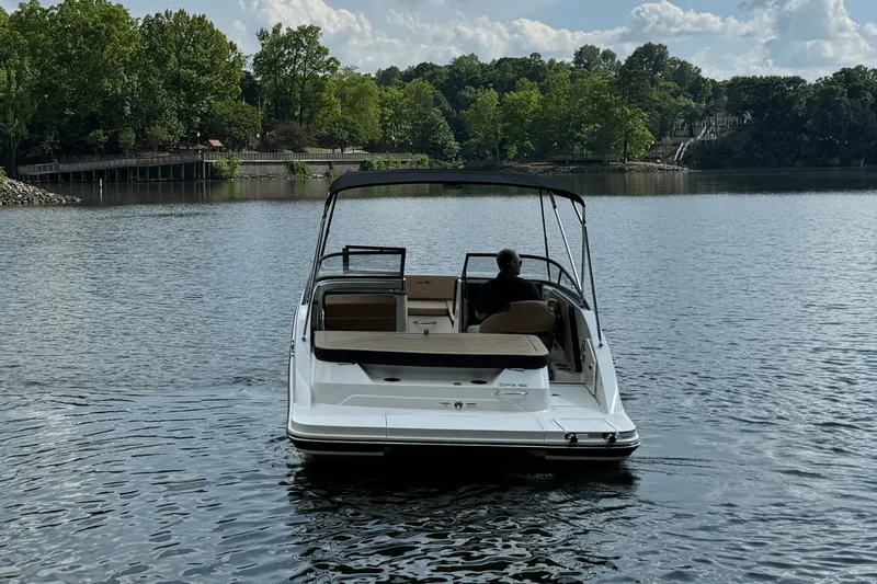 Slide: The Image of Sea Ray SPX 190 2025 - 2