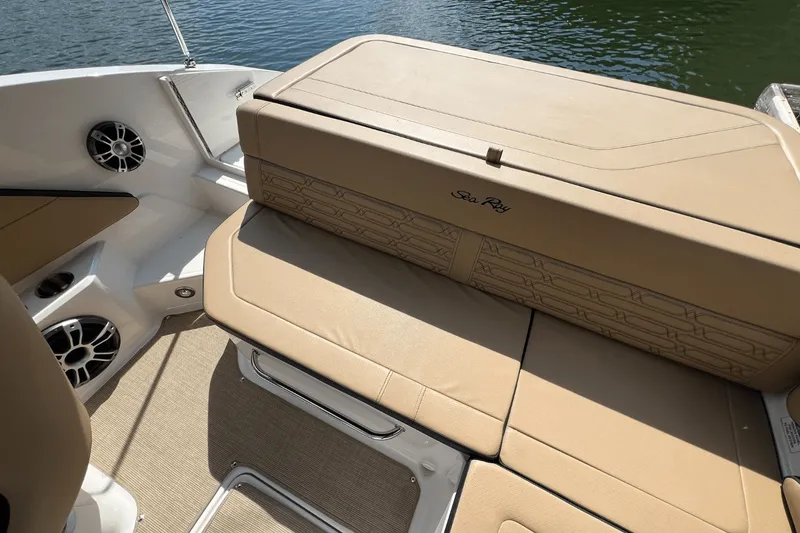 Slide: The Image of Sea Ray SPX 190 2025 - 8