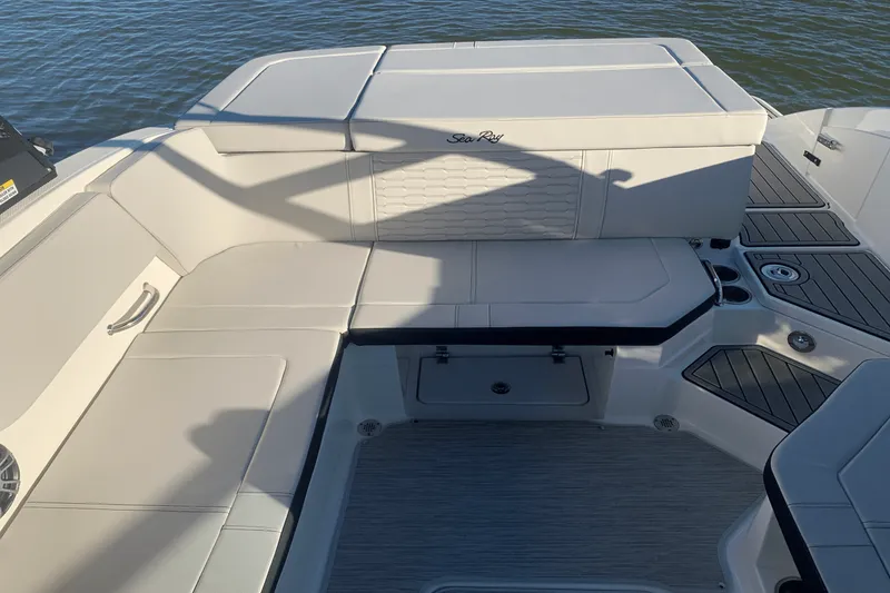 Slide: The Image of Sea Ray SPX 230 2025 - 11