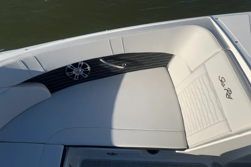 Slide: The Image of Sea Ray SPX 230 2025 - 22