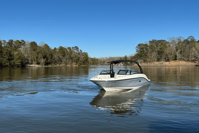 Slide: The Image of Sea Ray SPX 230 2025 - 7