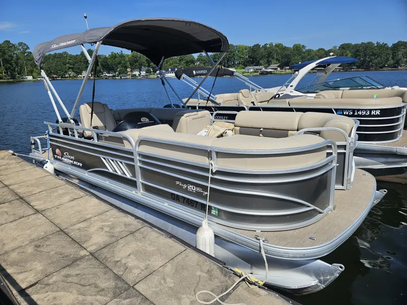 The Image of Sun Tracker Party Barge 20 DLX 2021 - 8