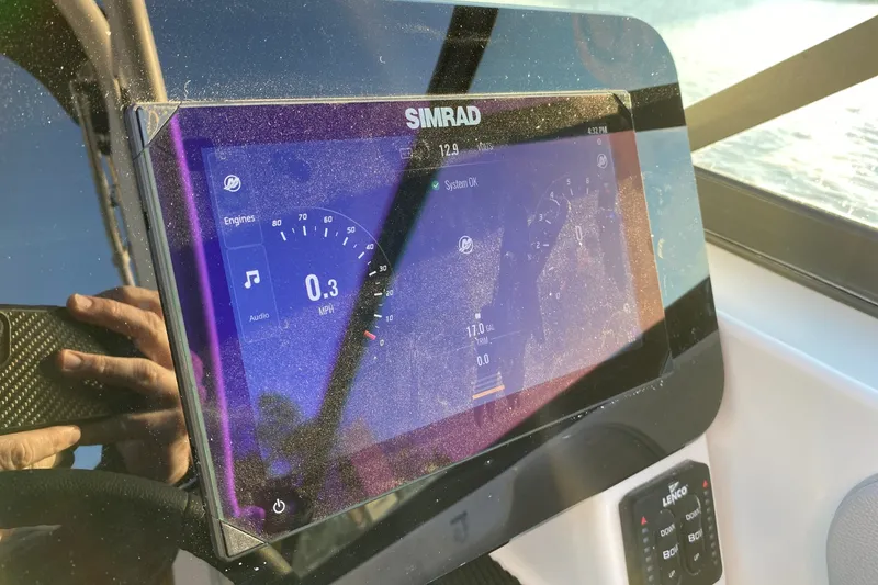 Slide: The Image of Sea Ray SDX 270 2025 - 14