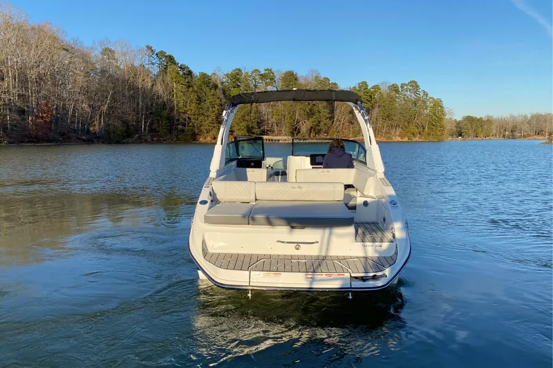 Slide: The Image of Sea Ray SDX 270 2025 - 2