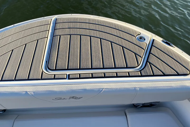 Slide: The Image of Sea Ray SDX 270 2025 - 23