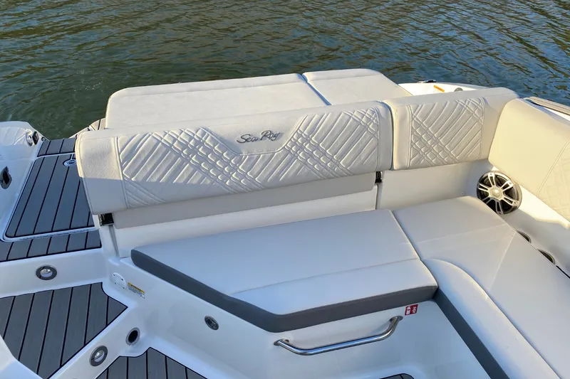 Slide: The Image of Sea Ray SDX 270 2025 - 7
