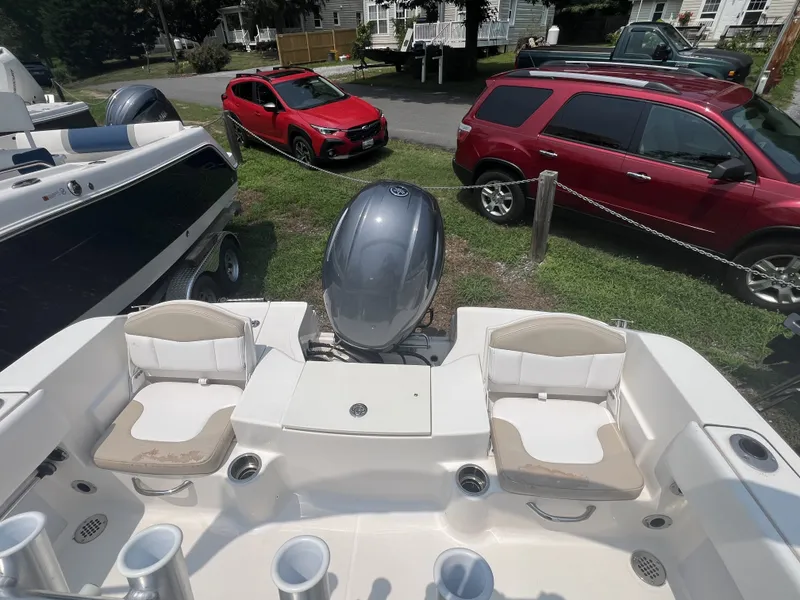 Slide: The Image of Robalo R180 2021 - 5