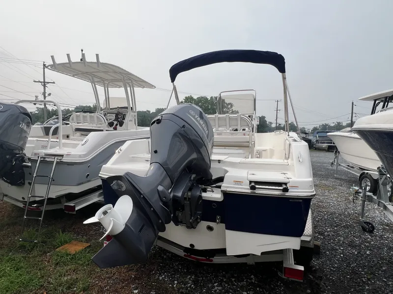 Slide: The Image of Robalo R180 2021 - 1