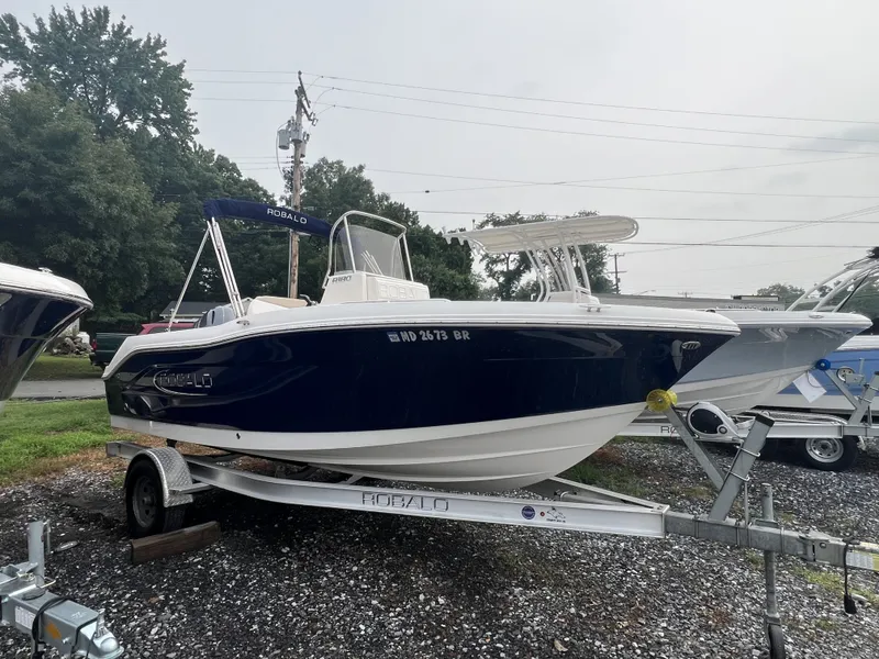 Slide: The Image of Robalo R180 2021 - 0