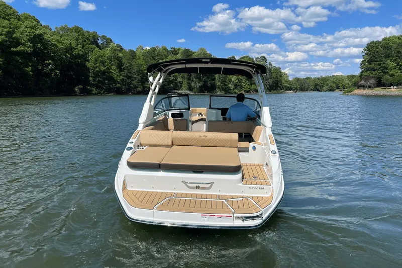 Slide: The Image of Sea Ray 250 SDX 2025 - 6