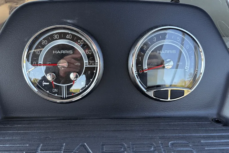 Slide: The Image of Harris 250 Sunliner 2025 - 21