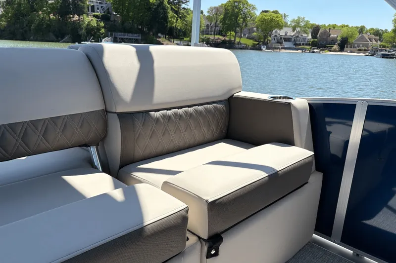 Slide: The Image of Harris 250 Sunliner 2025 - 24