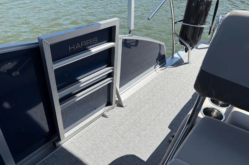 Slide: The Image of Harris 250 Sunliner 2025 - 25