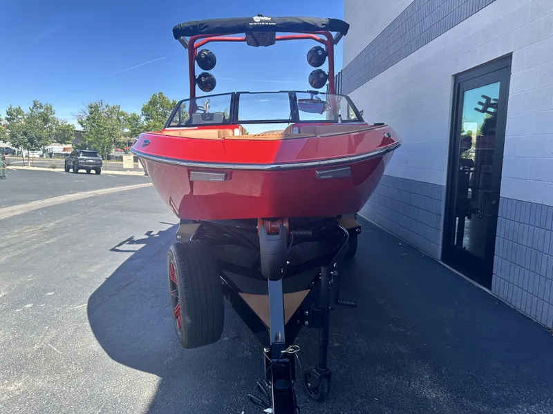 Slide: The Image of Malibu 23 LSV 2024 - 13