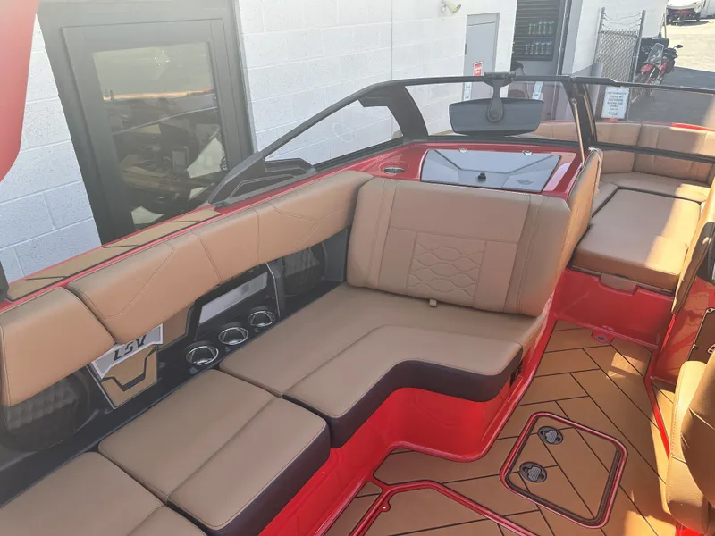 Slide: The Image of Malibu 23 LSV 2024 - 5
