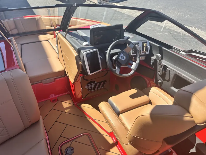 Slide: The Image of Malibu 23 LSV 2024 - 6