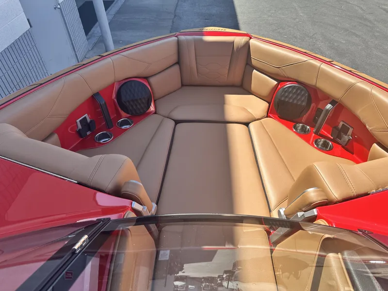 Slide: The Image of Malibu 23 LSV 2024 - 7