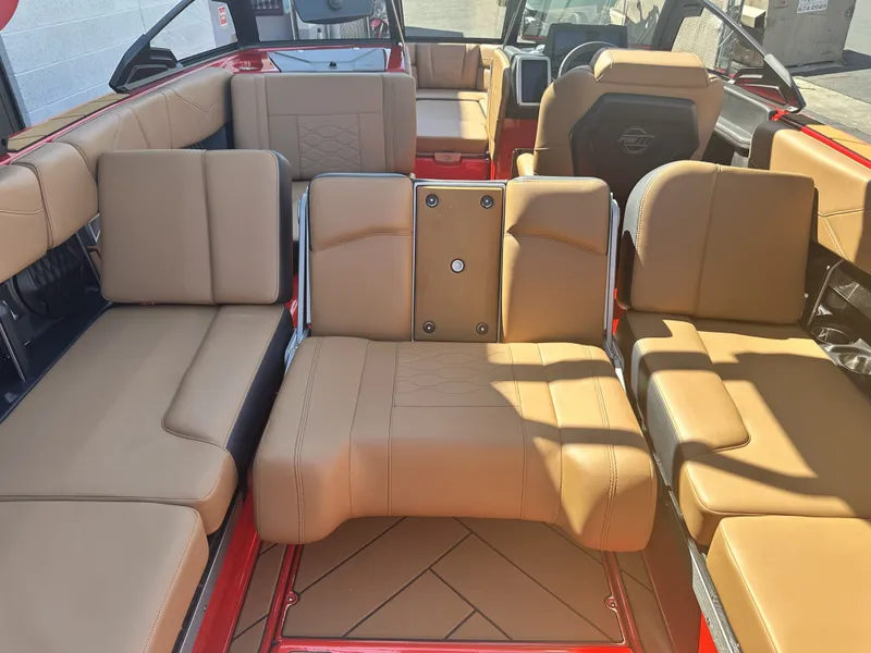 Slide: The Image of Malibu 23 LSV 2024 - 9