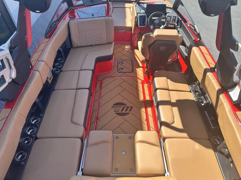 Slide: The Image of Malibu 23 LSV 2024 - 14