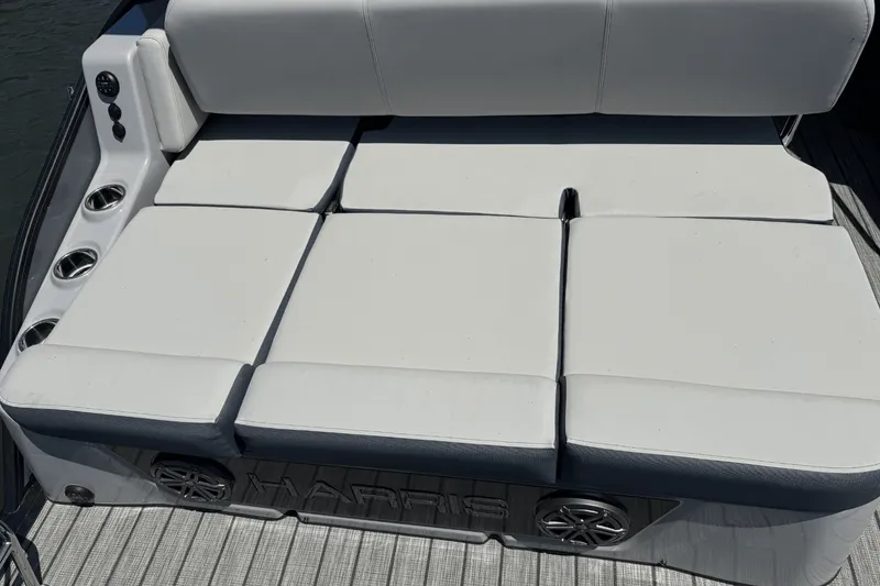 Slide: The Image of Harris 230 Grand Mariner 2025 - 13