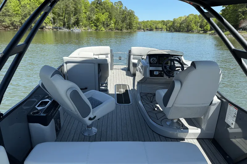 Slide: The Image of Harris 230 Grand Mariner 2025 - 15