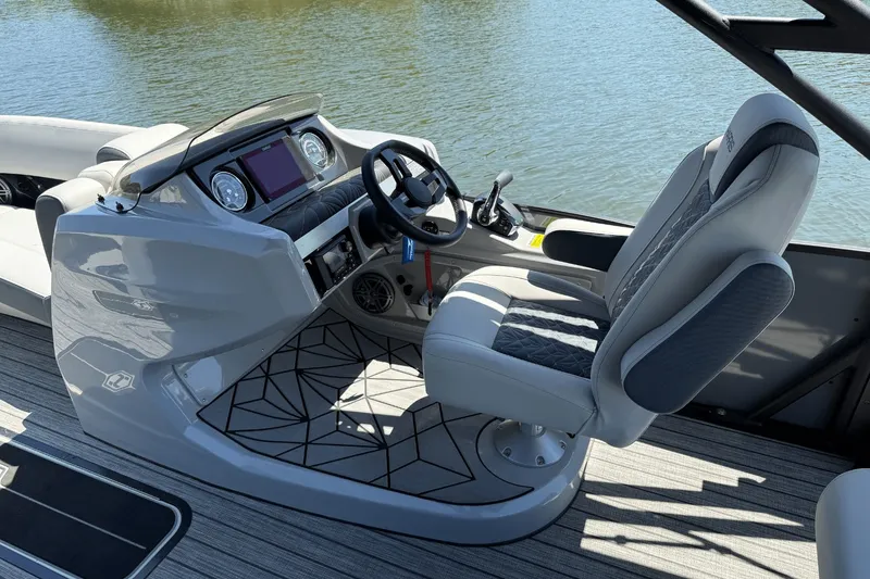 Slide: The Image of Harris 230 Grand Mariner 2025 - 16