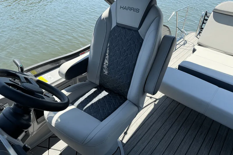 Slide: The Image of Harris 230 Grand Mariner 2025 - 17