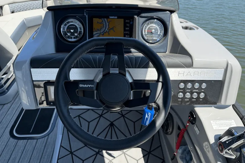 Slide: The Image of Harris 230 Grand Mariner 2025 - 18