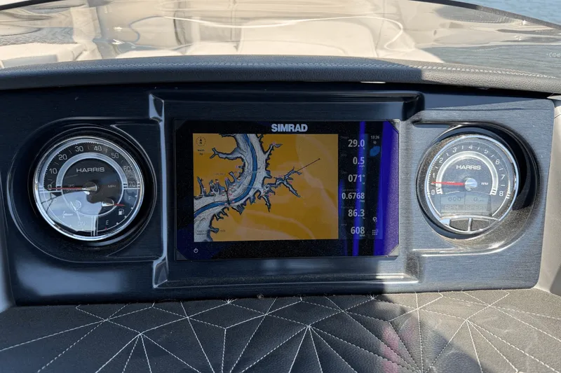 Slide: The Image of Harris 230 Grand Mariner 2025 - 19