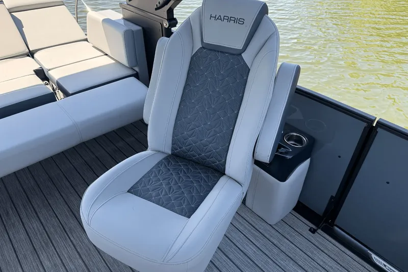 Slide: The Image of Harris 230 Grand Mariner 2025 - 23