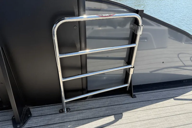 Slide: The Image of Harris 230 Grand Mariner 2025 - 25