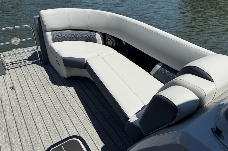 Slide: The Image of Harris 230 Grand Mariner 2025 - 27