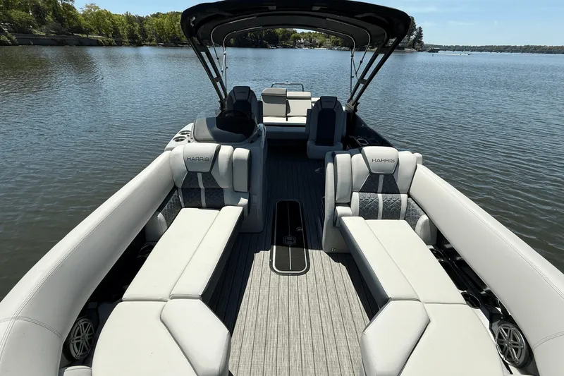 Slide: The Image of Harris 230 Grand Mariner 2025 - 29