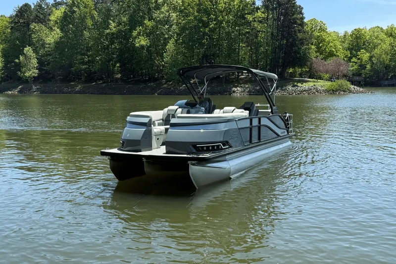 Slide: The Image of Harris 230 Grand Mariner 2025 - 3