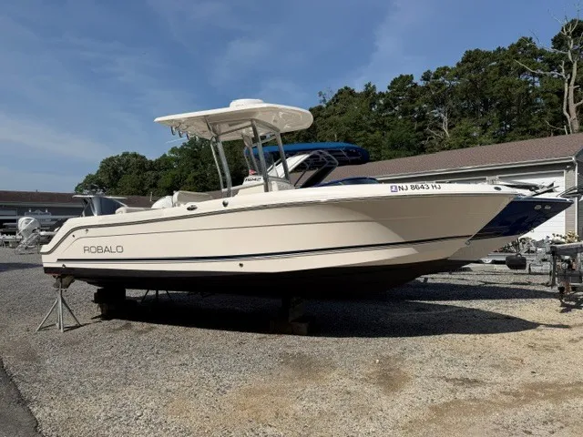 The Image of Robalo R242 2016 - 0