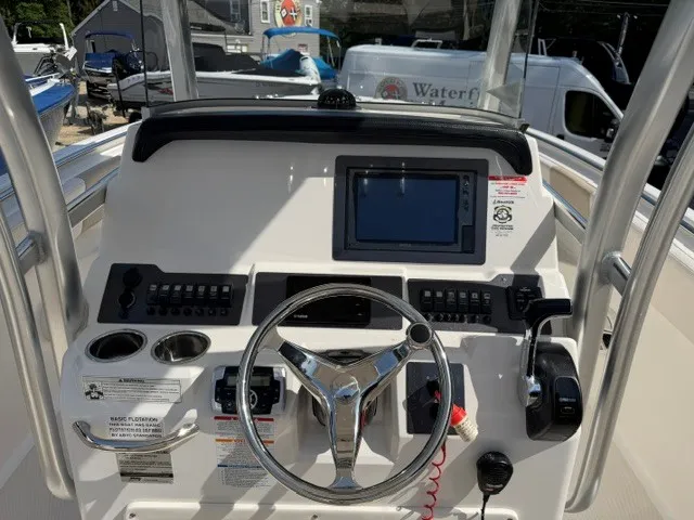 Slide: The Image of Robalo R242 2016 - 4