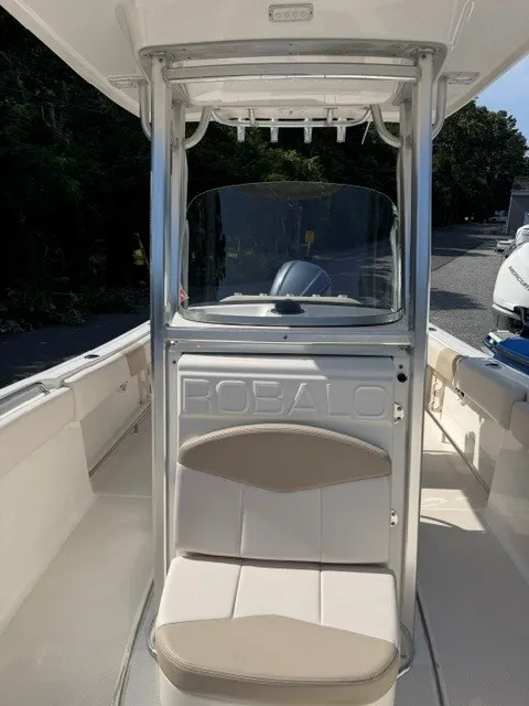 Slide: The Image of Robalo R242 2016 - 6