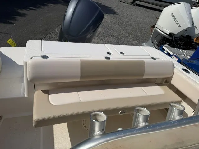 Slide: The Image of Robalo R242 2016 - 1