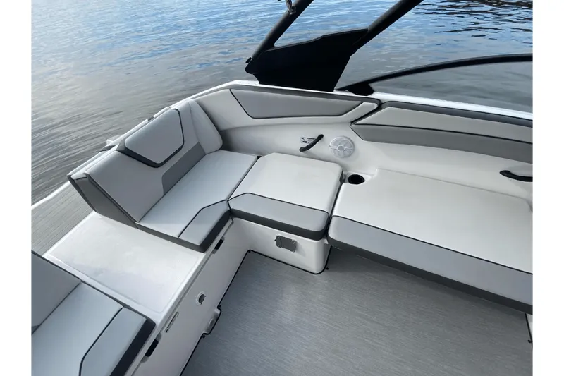 Slide: The Image of Yamaha AR220 2025 - 18