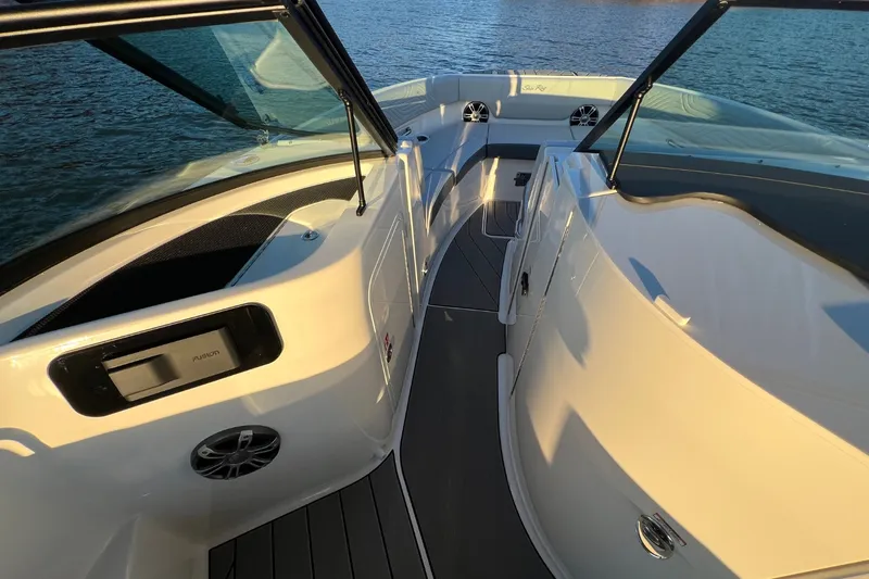 Slide: The Image of Sea Ray SDX 250 Surf 2025 - 20