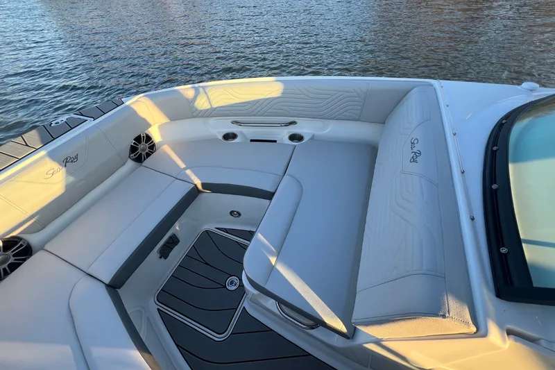 Slide: The Image of Sea Ray SDX 250 Surf 2025 - 23